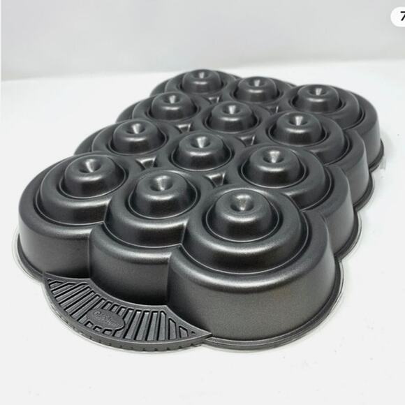 WILTON Dimensions Cast Aluminum Decorative Circles Pan 10 Cup Rectangular - Picture 3 of 3